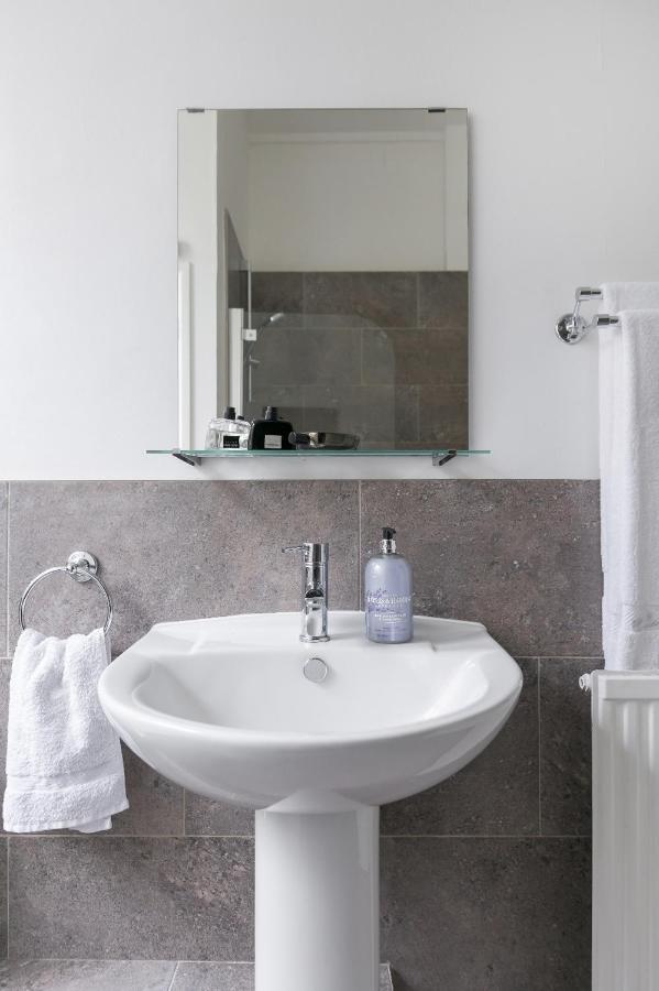 Chic 1 Bedroom Apartment In Bloomsbury, Sleeps 4 London Kültér fotó